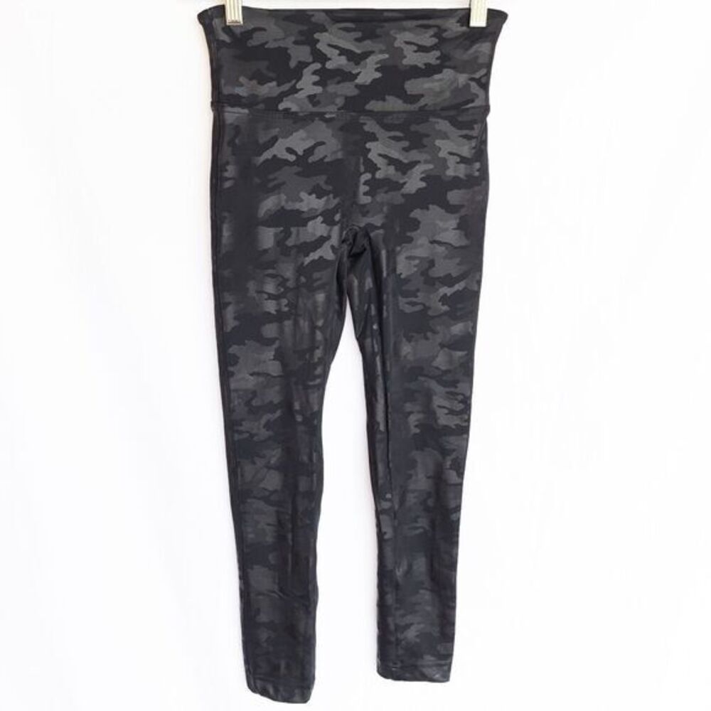 Spanx Faux Leather Camo Leggings Womens‎ Small Matte Black 23" Inseam